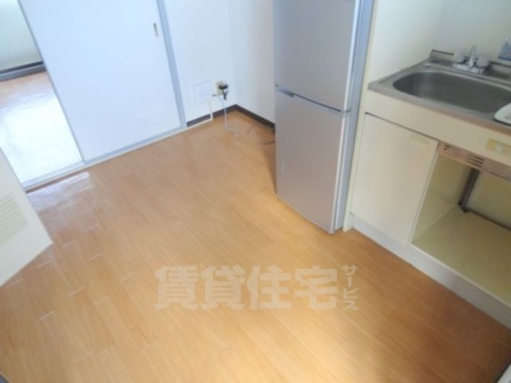 大阪府摂津市庄屋1丁目の賃貸マンションの居間