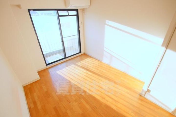 大阪府吹田市千里山東1丁目の賃貸マンションの寝室