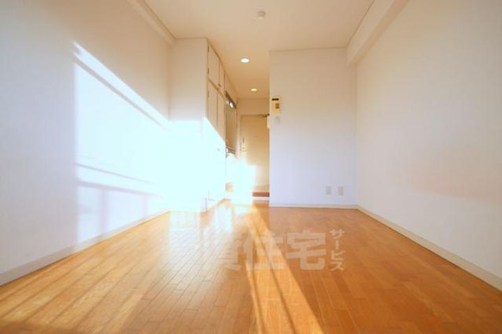 大阪府吹田市千里山東1丁目の賃貸マンションの居間