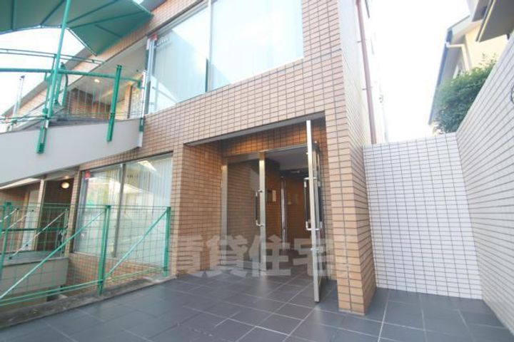 大阪府吹田市千里山東1丁目の賃貸マンションの玄関
