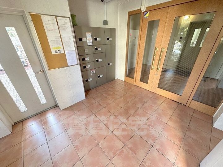 フローライト上新庄駅前の玄関