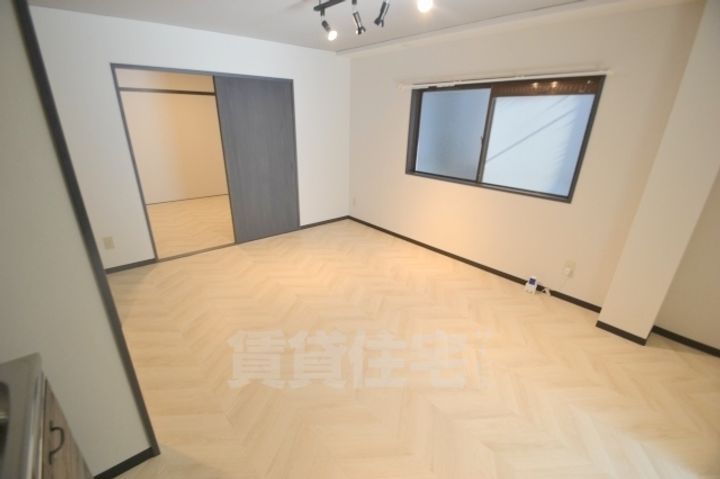 スタンドアップ十三の居間