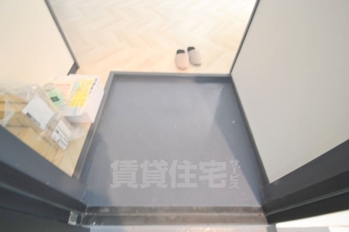 スタンドアップ十三の玄関