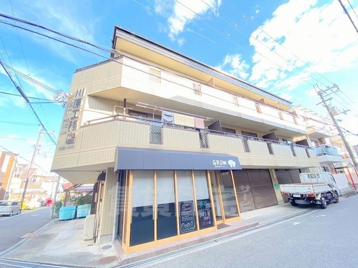 マンションカワハラの外観