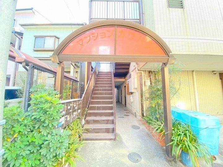 マンションカワハラの玄関