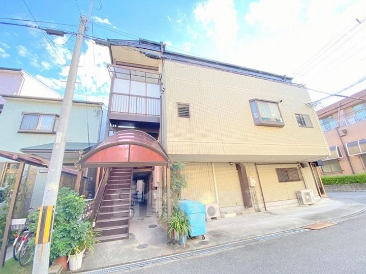 マンションカワハラの外観