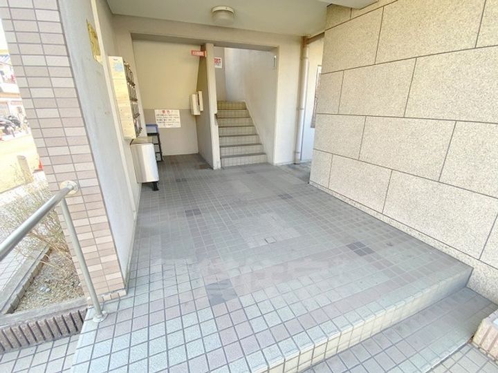 ジャン・ピュール2番館の玄関