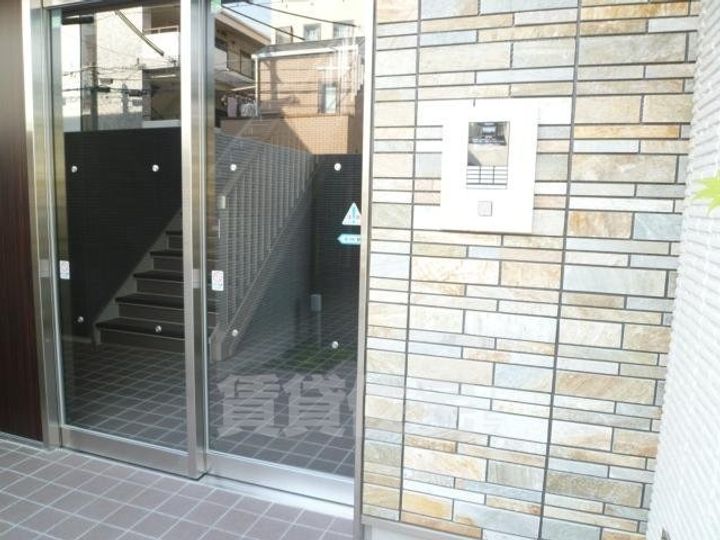 大阪府堺市堺区戎之町東3丁の賃貸マンションの玄関