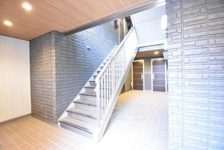 大阪府堺市堺区戎之町東3丁の賃貸マンションの玄関