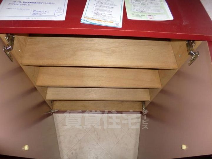 十三ホワイティの玄関