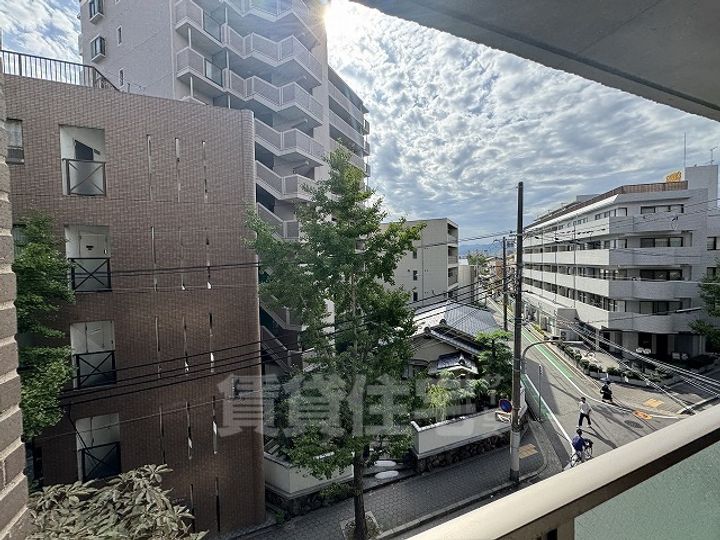 ソリューション甲子園の周辺