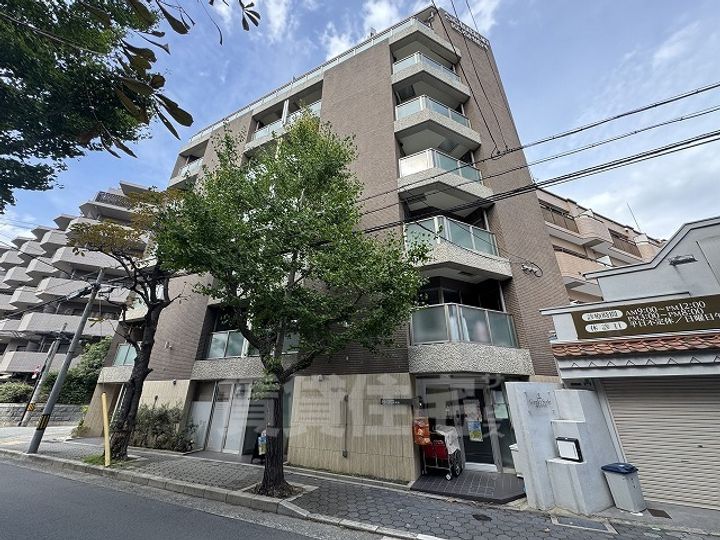 ソリューション甲子園の外観