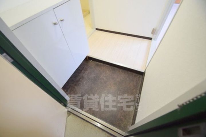 パインブルック東住吉310の玄関