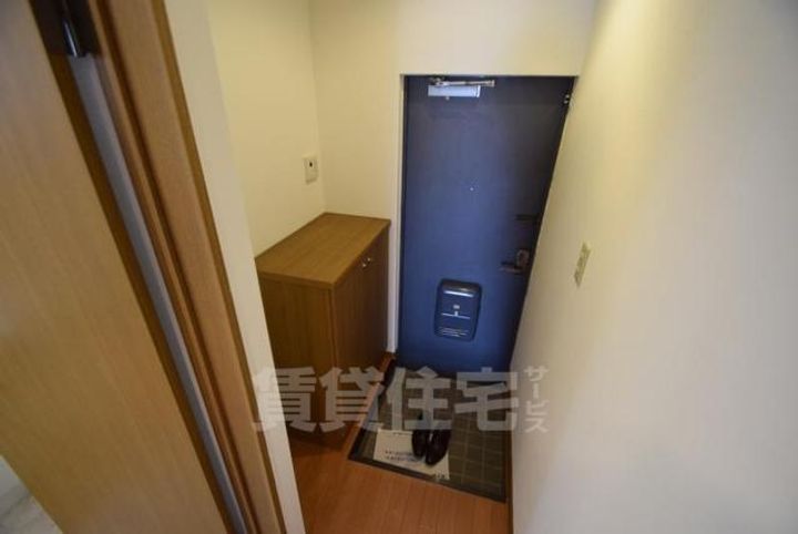 大阪府摂津市三島3丁目の賃貸アパートの玄関