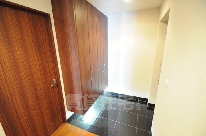 ルクシール伊丹の玄関