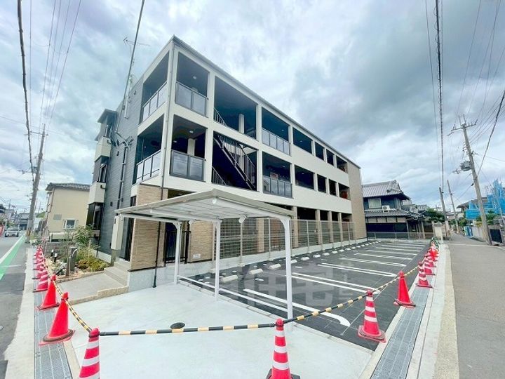 メゾンルミネ若松の外観