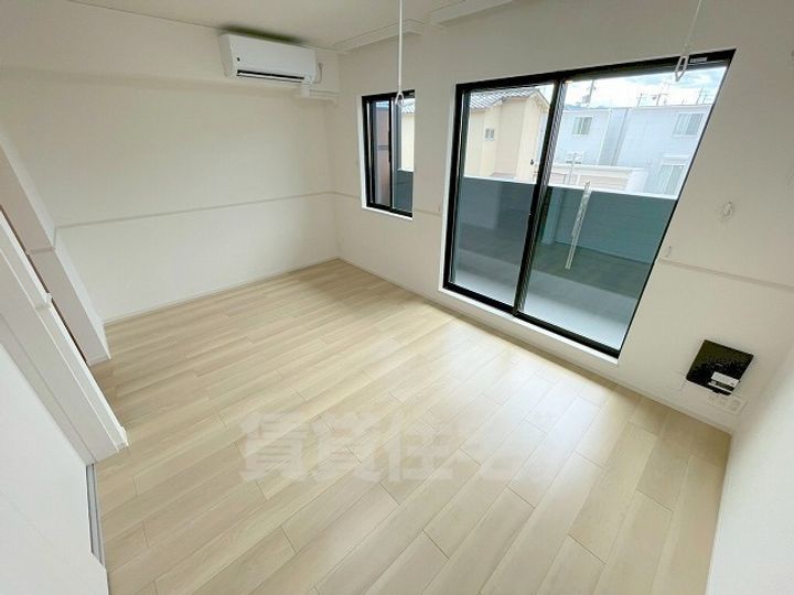 メゾンルミネ若松の居間