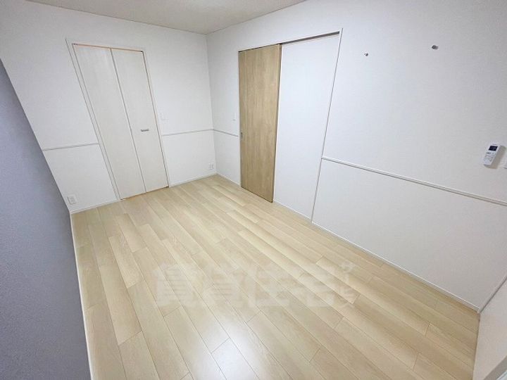 メゾンルミネ若松の寝室