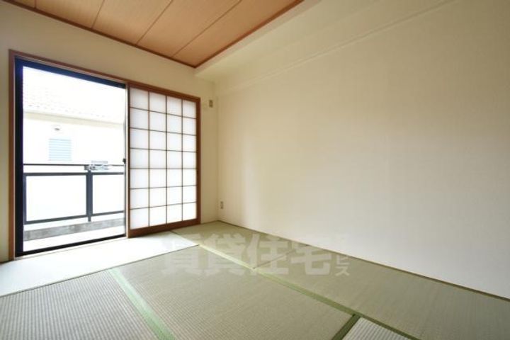 大阪府堺市堺区東雲西町2丁の賃貸マンションの居間