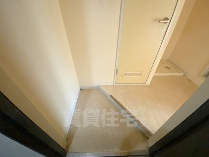 デリシャスハイツ302の玄関