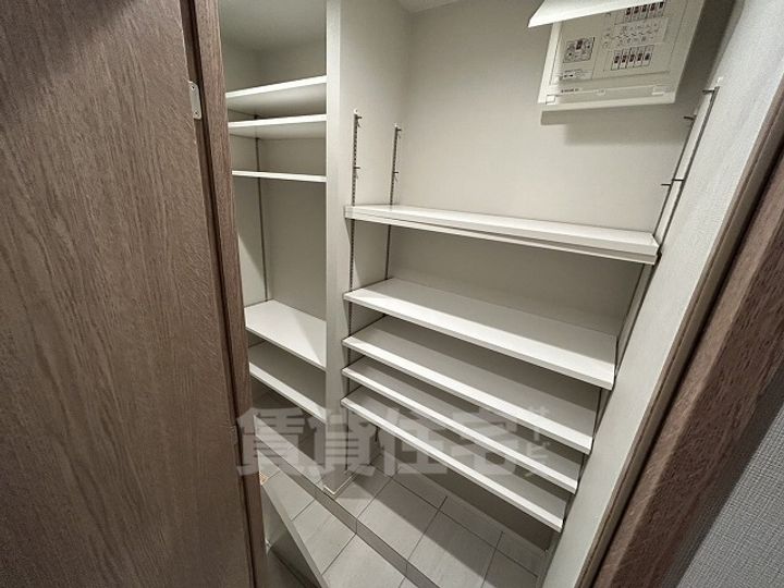 RAXA覚王山の玄関