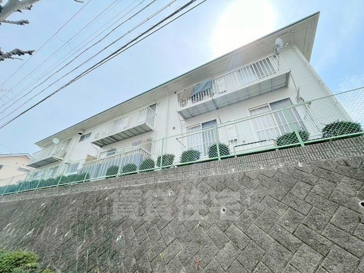 大阪府富田林市藤沢台3丁目の賃貸アパートの外観