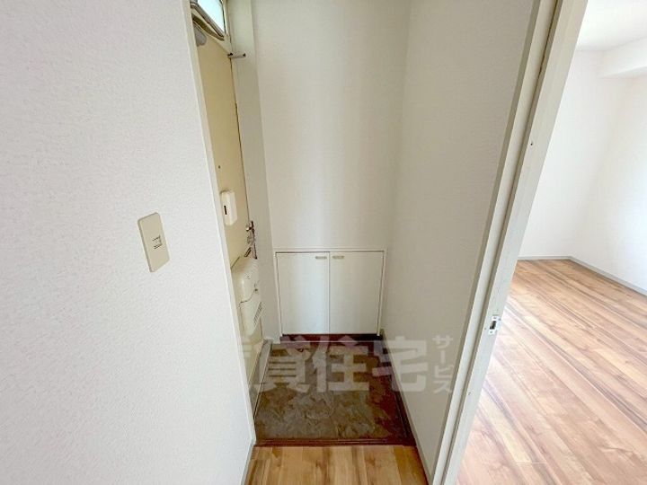 大阪府富田林市藤沢台3丁目の賃貸アパートの玄関