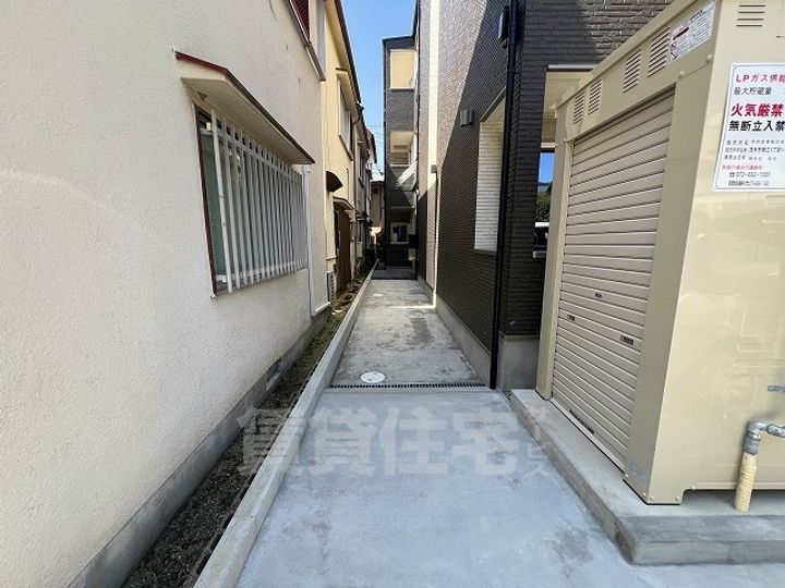 大阪府東大阪市鳥居町の賃貸アパートの玄関