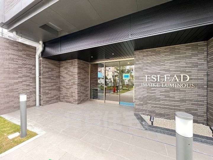 エスリード今池ルミナスの玄関