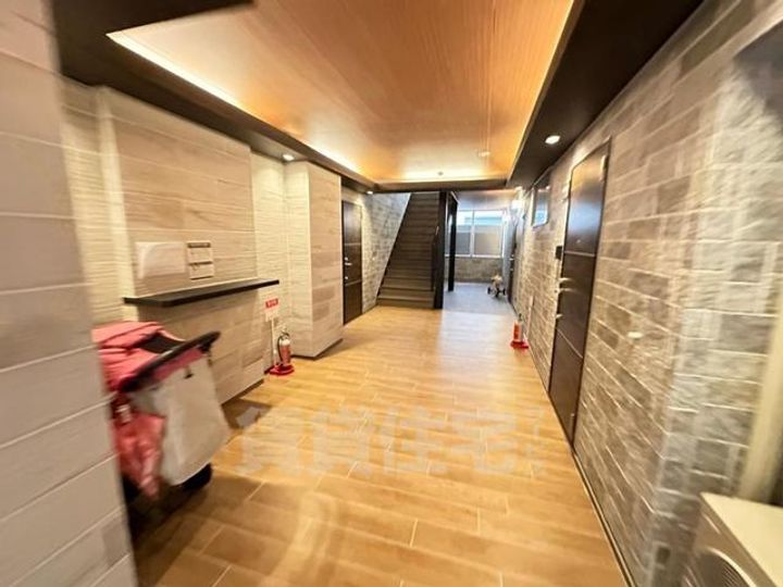 グローコート7の玄関