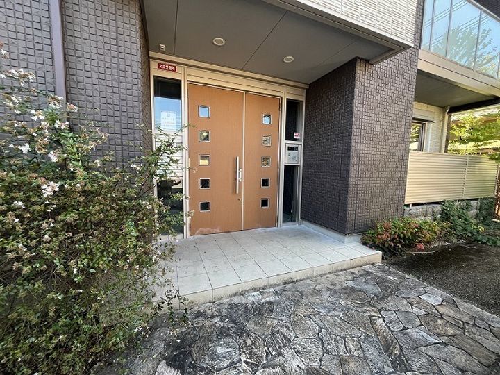 エスパシオ平城の玄関