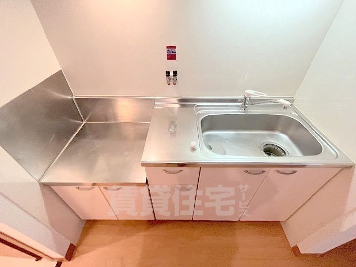 滋賀県守山市立入町の賃貸アパートのキッチン