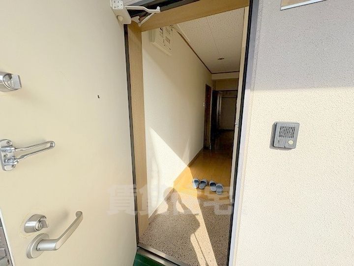 第5サンライフ瀬田の玄関