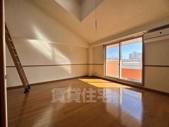 モンサンルージュの居間