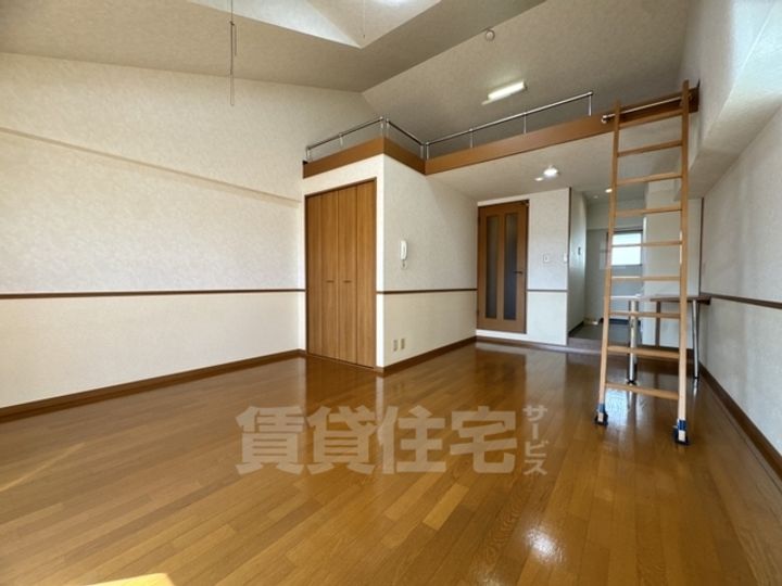 モンサンルージュの居間