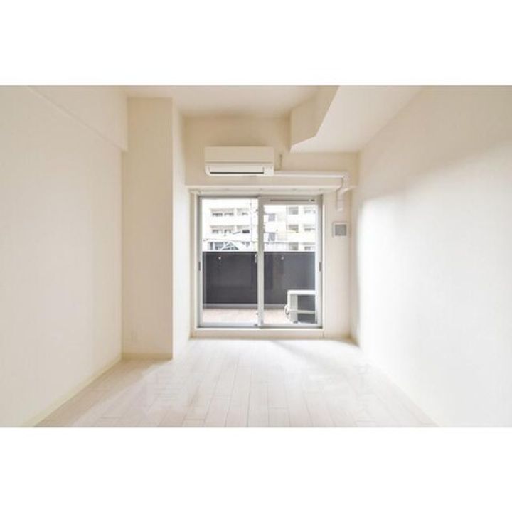 アドバンス名古屋モクシーの居間