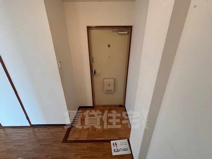 奥野ビルの玄関