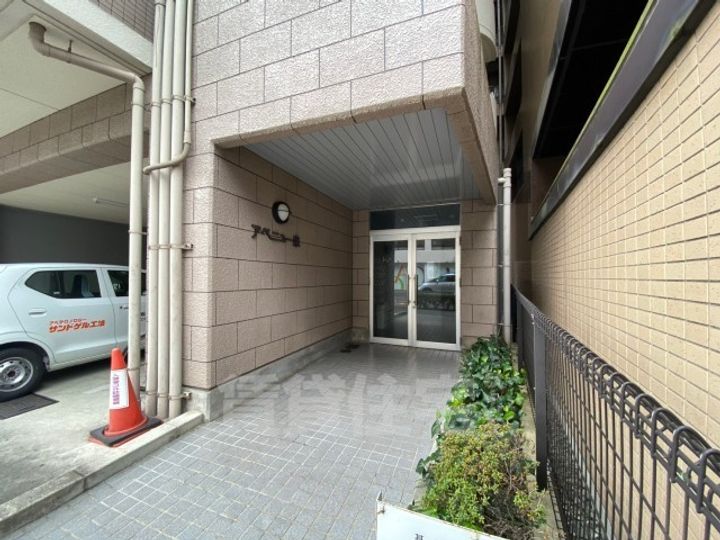アベニュー泉の玄関