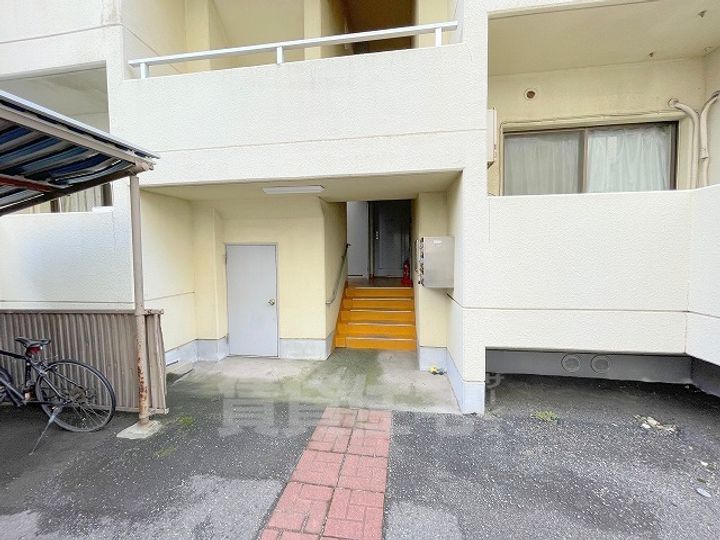 ロイヤルコートの玄関