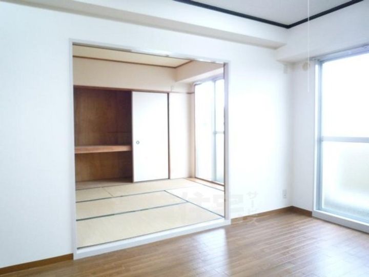 ロイヤルコートの居間