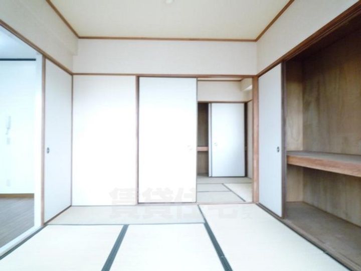 ロイヤルコートの寝室