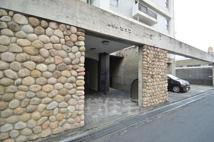 大阪府摂津市鶴野2丁目の賃貸マンションの玄関