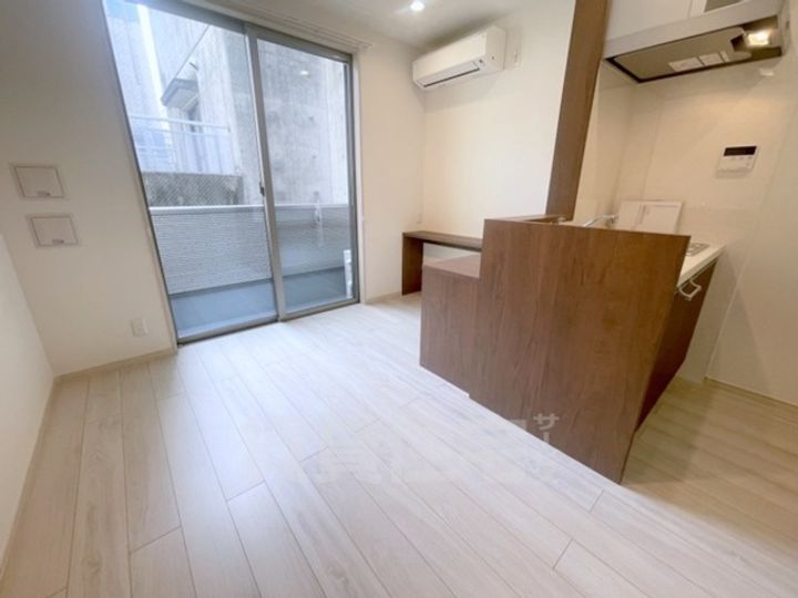 wis御靈前の居間