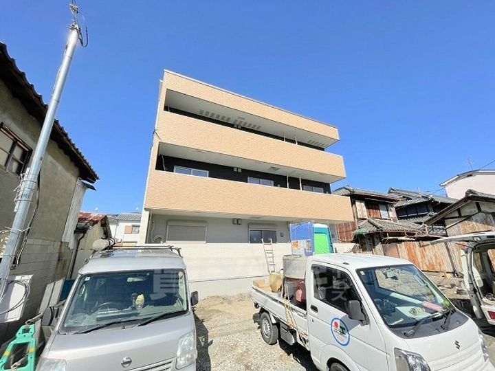 大阪府八尾市教興寺3丁目の賃貸マンションの外観