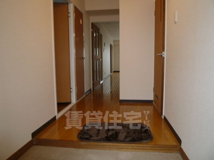 大阪府茨木市奈良町の賃貸マンションの玄関