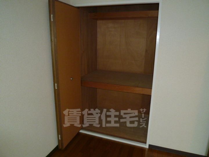 大阪府茨木市奈良町の賃貸マンションの寝室