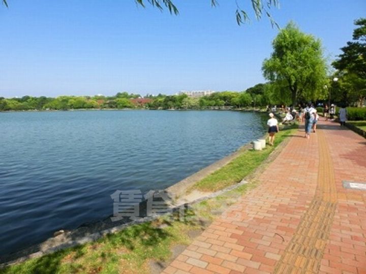 ラフォーレ西公園の周辺