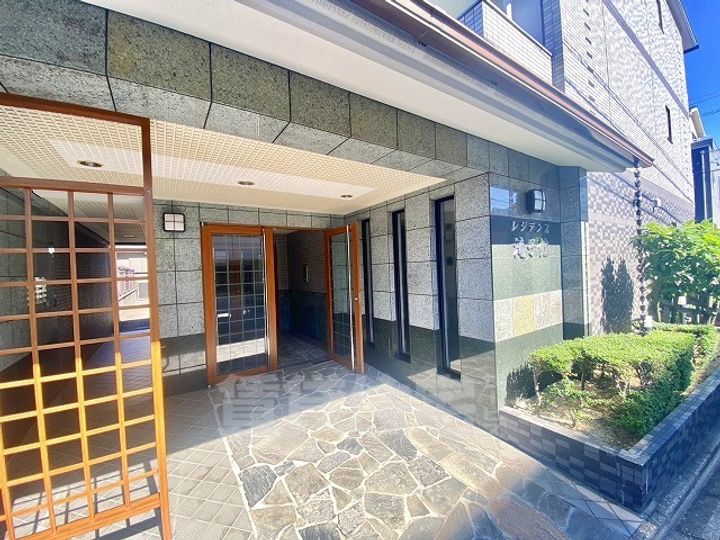 愛知県名古屋市昭和区滝子町の賃貸マンションの玄関