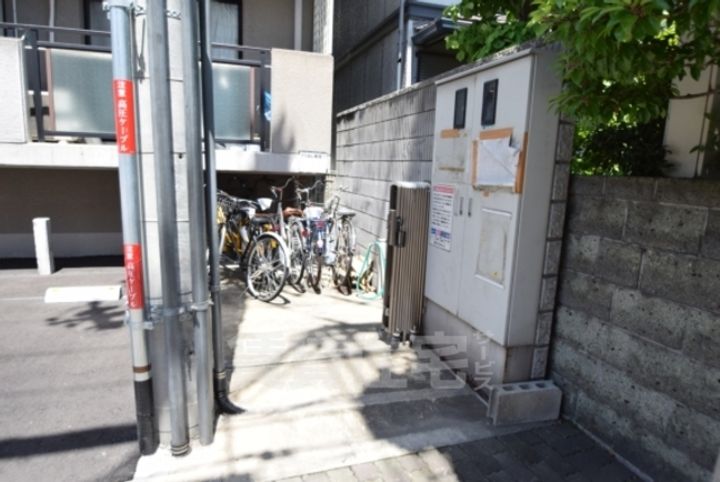 大阪府茨木市舟木町の賃貸マンションの玄関