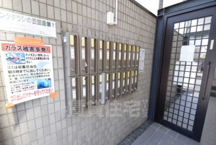 大阪府茨木市舟木町の賃貸マンションの玄関